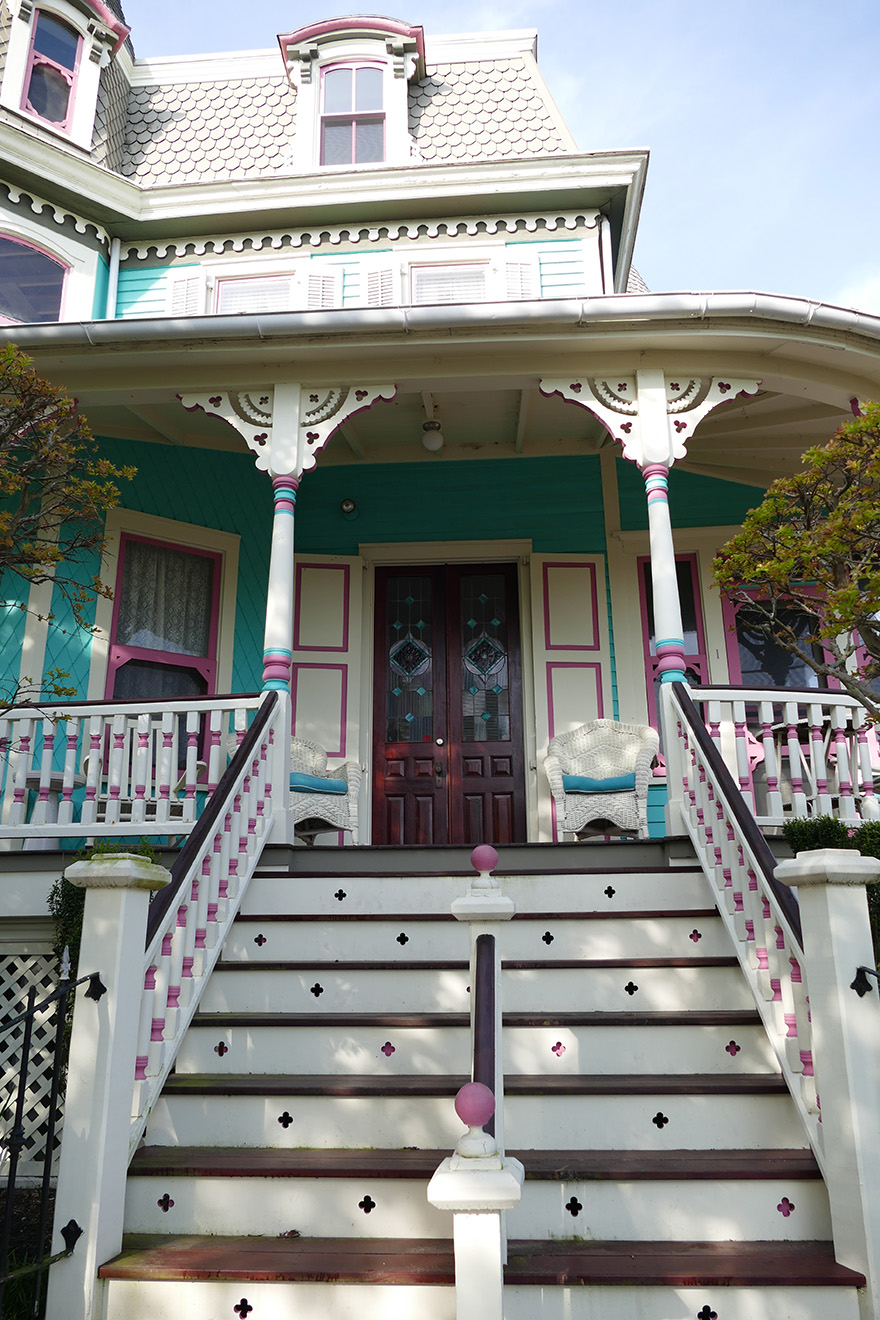 green and purple victorian home in cape may nj